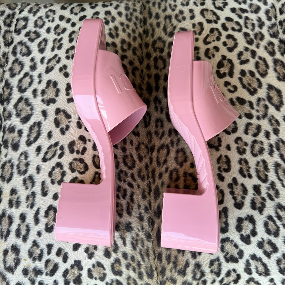 GUCCI Pink Rubber GG Platform Slide Sandals - Picture 12 of 16